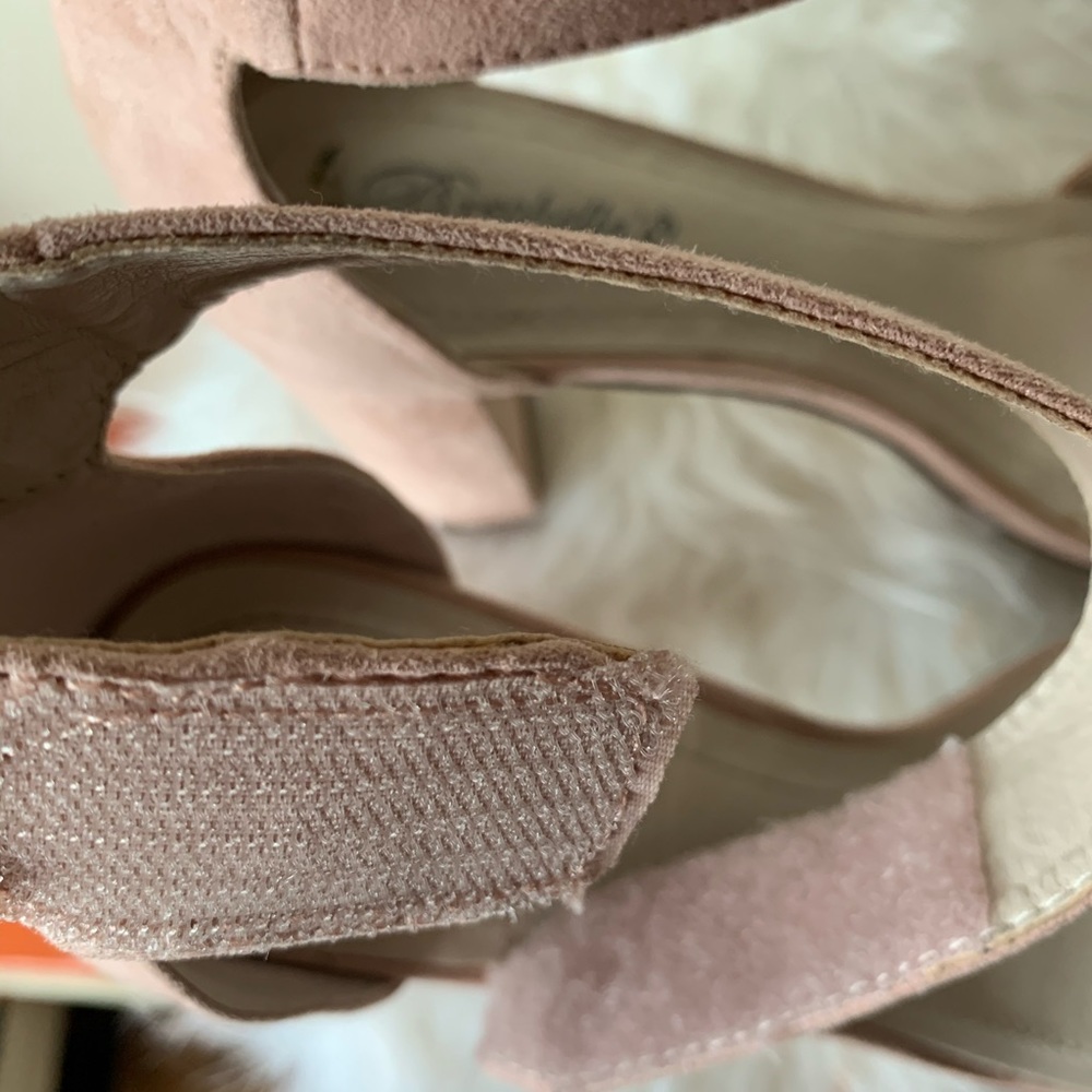 Women’s Heels - Picture 8 of 9